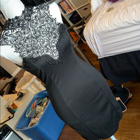 Gorgeous lulus dress with lace neckline size small - Picture 2 of 7